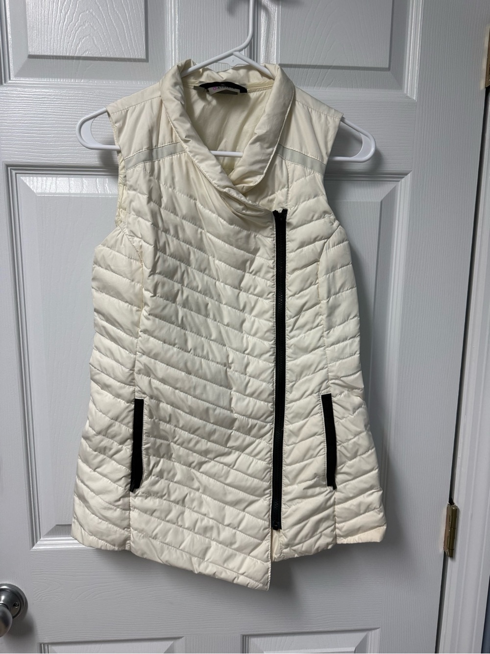 Athleta Cream Quilted Asymmetrical Zip Vest